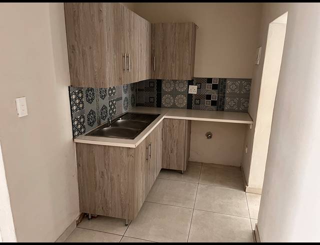 2 BEDROOM APARTMENT FOR SALE IN FLORIDA LAKE